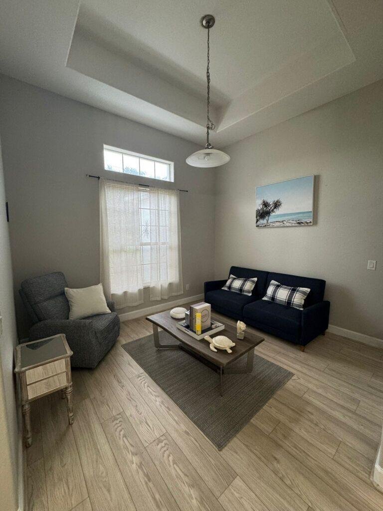 Bet Settee like a futon